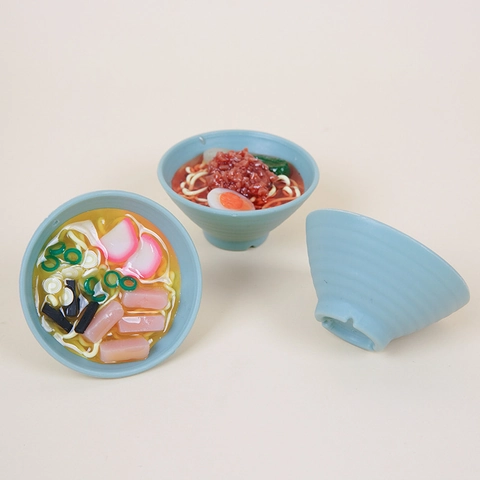 Realistische Simulation Ramen Nudelschale Miniatur Schlüsselanhänger PVC Kunststoff Mini Lebensmittel Modell Puppenhaus Dekoration