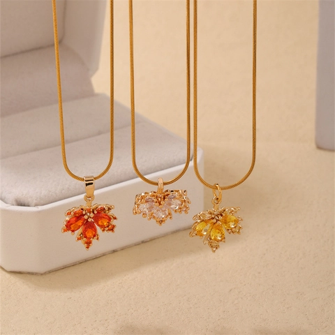Minimalist Copper Maple Leaf Pendant Necklace For Women Elegant Snake Bone Chain With Rhinestone Fashion Niche Jewelry Gift