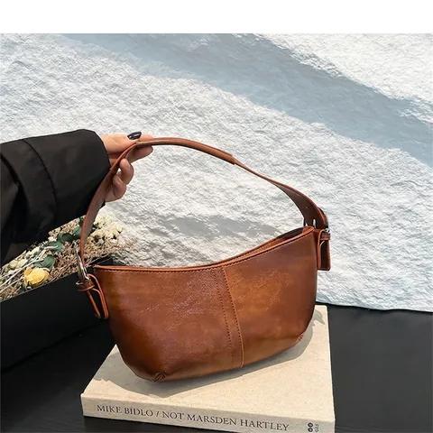 Vintage PU Leather Underarm Shoulder Bag Minimalist Hobo Bag Adjustable Strap Zipper Closure Women Daily Style Purse