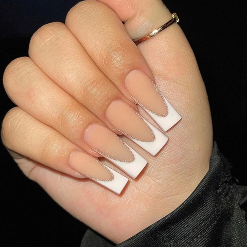 Unghie Finte Press On French Tip Bianco Argento Glitter Forma Bara Lungo Rosa Nude Manicure Artificiale Per Donne