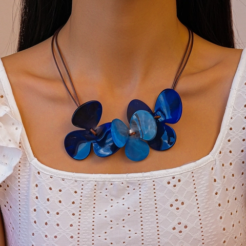 Blaue Acryl Blume Anhänger Halskette Mehrlagige Wachsseil Kordel Retro Stil Modeschmuck Für Damen