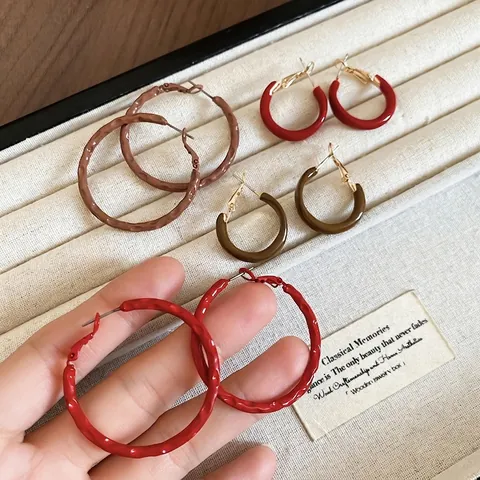 Retro Enamel Geometric Round Hoop Earrings With Hammered Texture And Silver Earring Post For Women Fashion Accessory