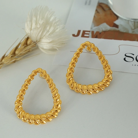 Orecchini Geometrici a Triangolo in Acciaio Inossidabile Oro Vintage Intrecciato per Donna Accessori di Gioielli di Moda Leggeri