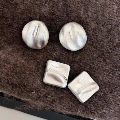 Geometrische Ohrstecker Legierung Gebürstet Faltenstruktur Mit Silbernem Ohrstift Minimalistischer Moderner Schmuck Für Frauen
