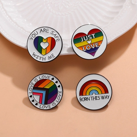 Spilla in Smalto a Cuore Arcobaleno LGBTQ Pride in Lega per Borsa Giacca Accessorio di Moda Gioielli Decorativi Regalo