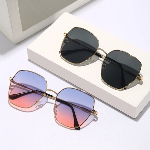 Oversized Square Sunglasses For Women Metal Frame Gradient Lenses UV400 Protection Fashion Outdoor Travel Eyewear