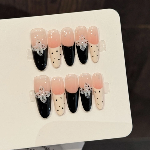 Handmade Press On Nails Black White French Polka Dot 3D Floral Artificial Pearl Long Almond Shape Elegant False Nails For Women