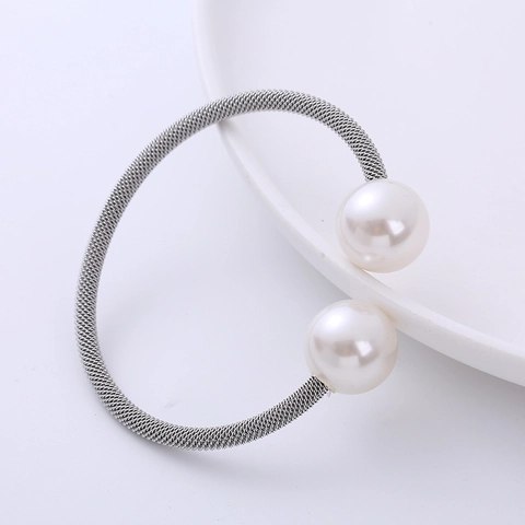 Eleganter Edelstahl Maschengewebe Manschettenarmreif Für Damen Mit Doppelten Großen Weißen Künstliche Perlen Verstellbares Armband