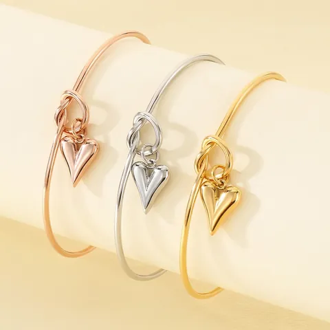 Edelstahl Offener Armreif Für Damen Mit 3D Herzanhänger Und Knoten Design Mode Eleganter Schmuck