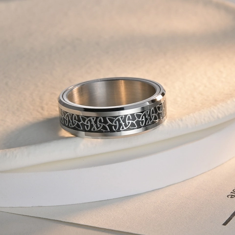 Anello Spinner Nodo Celtico Vichingo da Uomo in Acciaio al Titanio Fascia Ruotabile Antistress Motivo Geometrico Gioiello di Moda