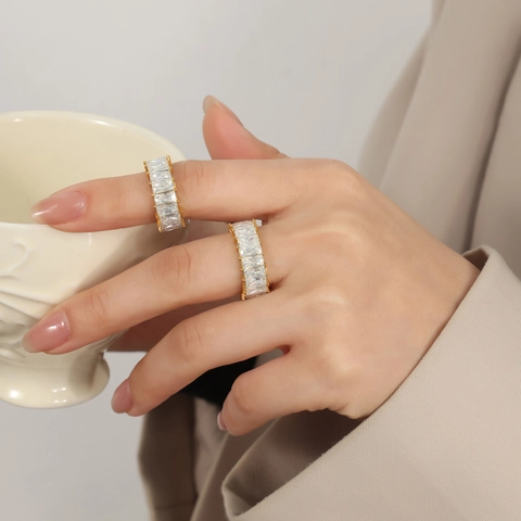 Anello Eternity In Acciaio Al Titanio Placcato Oro Con Zircone Baguette Rettangolare Pave Gioielli Minimalisti