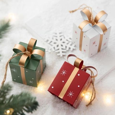 Christmas Mini Gift Box Hanging Decoration Iron Art Metal Snowflake Pattern Gold Bow Ornament For Xmas Tree Holiday Party Decor