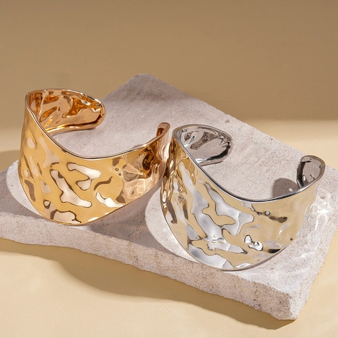 Brazalete De Puño De Metal Martillado Irregular Para Mujer Pulsera Ancha Ondulada Minimalista Joyería Elegante