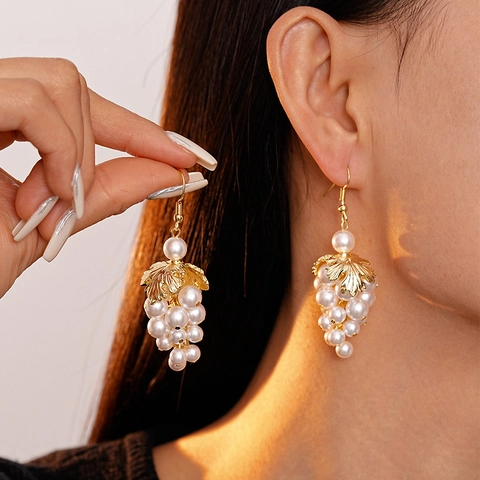 Grape Cluster Drop Earrings With White Imitation Artificial Pearl And Gold Leaf Alloy French Retro Vintage Style For Women Stainless Steel Earring Post