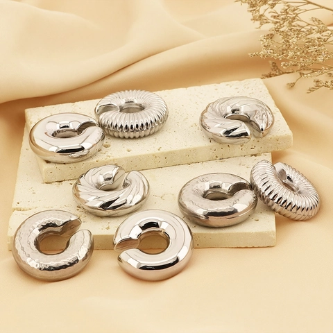 Orecchini A Cerchio Chunky Forma C Acciaio Inossidabile Placcato Oro 18K Geometrico Texturizzato Ritorto Per Donne Uomini