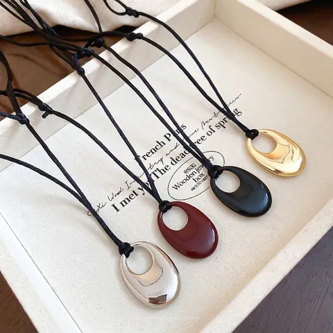 Minimalist Hollow Oval Pendant Necklace With Alloy And Rope Chain Geometric Versatile Clavicle Jewelry For Women