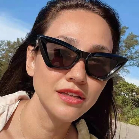 Cat Eye Sunglasses Women Vintage Trendy UV400 Protection Transparent Plastic Frame Metal Decoration Retro Fashion Eyewear