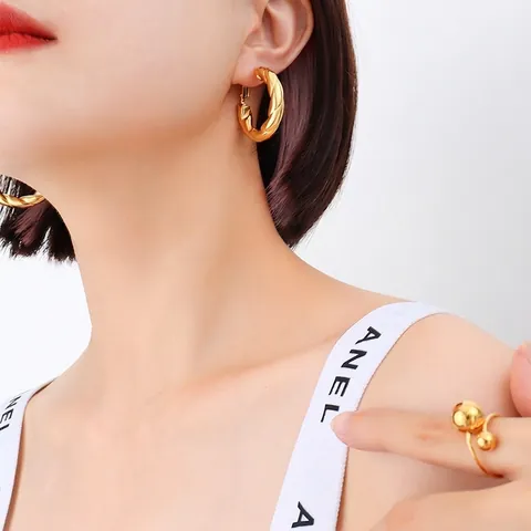Pendientes De Aro Retorcidos Acero De Titanio Chapado En Oro De 18k Hueco Geométrico Estilo Ins Francés Para Mujeres Elegante