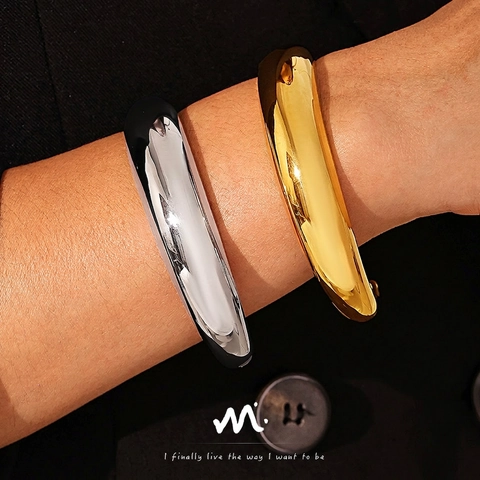 Bracciale Rigido Aperto a Forma di C in Acciaio al Titanio Minimalista Placcato Oro Liscio Geometrico per Gioielli da Donna