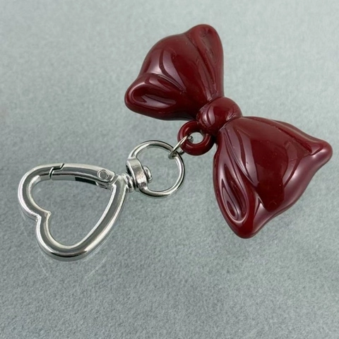 Llavero de Corazón y Lazo de Acrílico Rojo para Mujer Colgante de Bolso de Moda Accesorios de Resina Pintada Rojo Vino Regalo Estilo Ins