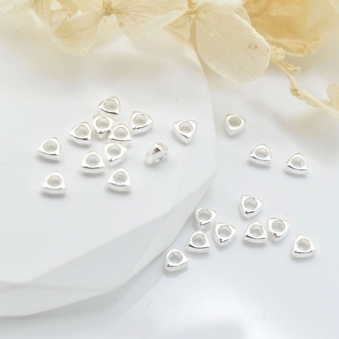 DIY Jewelry Making Triangle Alloy Spacer Beads Plain Silver Electroplated Metallic Beads For Bracelet Necklace Accessories