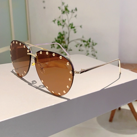 Aviator Zonnebril Met Metalen Frame Klinknagels Verlooplenzen UV400 Mode Brillen Voor Heren Dames Trendy Gothic Street Style