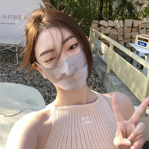 Mulberry Satin Sun Protection Face Mask Breathable UV Protection Adjustable Straps For Outdoor Summer