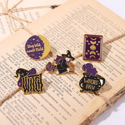 Vintage Punk Hexe Emaille Anstecknadeln Lila Mond Zaubertrank Hexenhut Metall Brosche Reversnadel Schmuck Für Damen Halloween Geschenk
