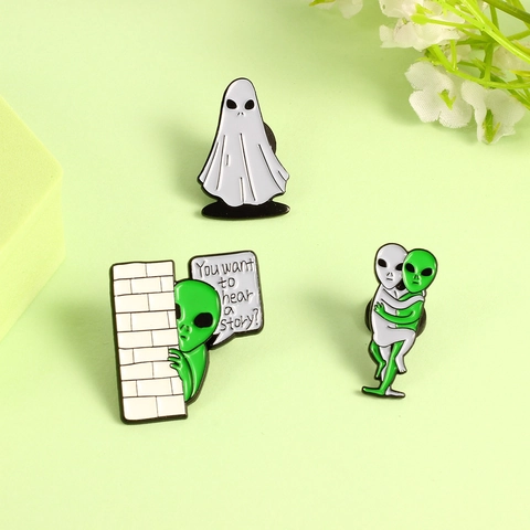 Süße Cartoon Emaille Brosche Pin Legierung Alien Geist Faultier Kamera Pizza UFO Dinosaurier Pflanze Reversnadel Für Kleidung