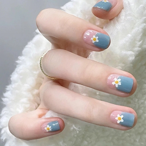 Press On Nails Kurze Quadratisch Runde Form Gänseblümchen Blumendruck Blau Rosa Farbverlauf Süße Frische Künstliche Nägel Damen