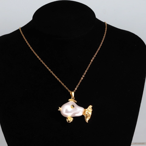 Collar Con Colgante De Pez Dorado Lindo Con Cuerpo De Perla Barroca Artificial Y Ojos De Piedra Azul Joyería De Animales Para Mujer