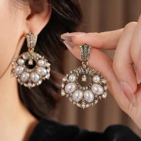 Vintage Palace Style Artificial Pearl Drop Earrings With Rhinestones Alloy Jewelry And Silver Earring Post For Women Luxury