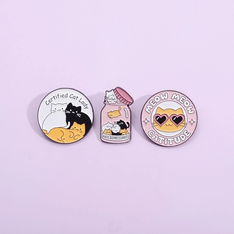 Süße Cartoon Katze Emaille Pin Lustige Certified Cat Lady Anti Depressants Catitude Legierung Abzeichen Brosche Für Kleidung Taschen Schmuck