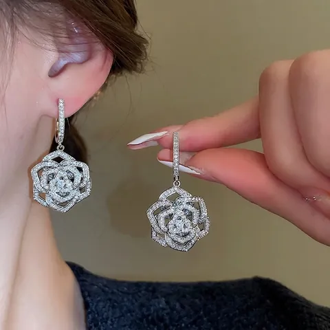 Funkelnde Rosenblüten Hängeohrringe Mit Silbernem Ohrstecker Kupfer Hohl Zirkonia Einlage Eleganter Schmuck Für Damen