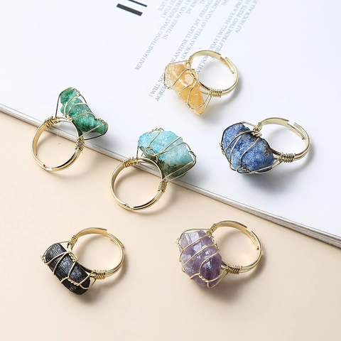 Anillo De Piedra En Bruto De Cristal Natural Envuelto En Alambre De Cobre Irregular Hecho A Mano Ajustable Para Mujeres