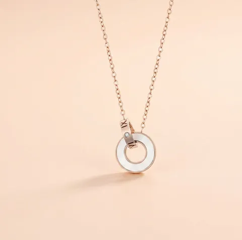 Collar de Doble Anillo con Números Romanos de Acero de Titanio con Incrustaciones de Nácar Diamantes de Imitación Chapado en Oro Rosa Joyería de Moda para Mujer