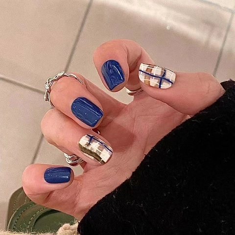 Blue White Plaid Press On Nails Short Square Shape With Glue Elegant Artificial Nails Daily Wear