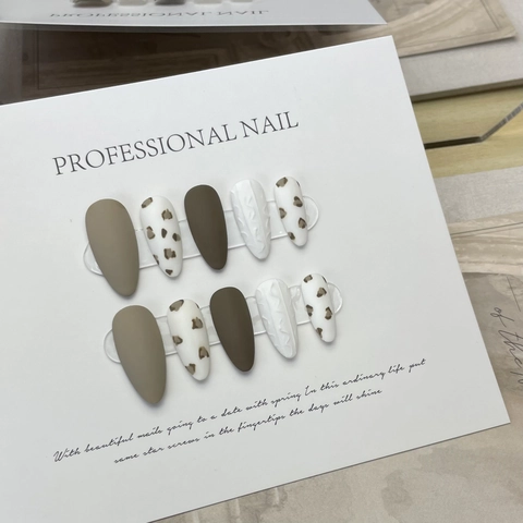 Ongles À Presser Amande Mats Imprimé Léopard Brun Et Relief Pull 3D Faux Ongles Faits À La Main Pour Femmes