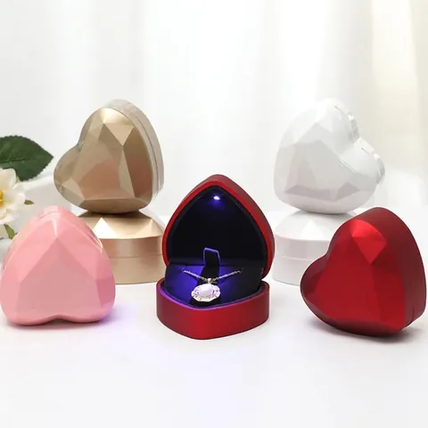 Scatola Portagioie A Forma Di Cuore Con Luce LED Per Anello Pendente Proposta Regalo Plastica Fodera In Velluto