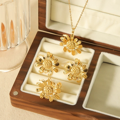 Gänseblümchen Halskette Ohrstecker Und Ring Schmuck 18K Vergoldet 304 Edelstahl Eleganter Floraler Stil Für Damen