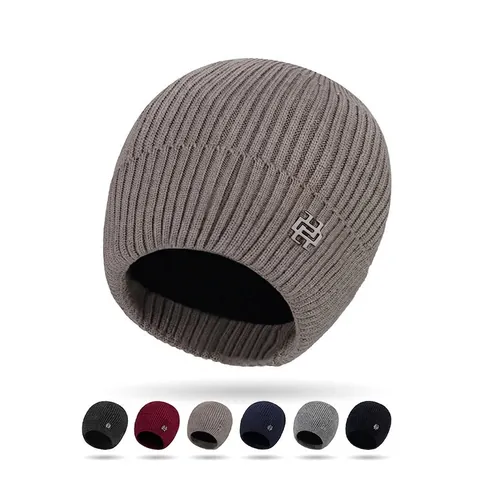 Ribbed Knit Beanie Hat With Metal Logo Warm Winter Skull Cap Windproof Core Spun Yarn For Men Women