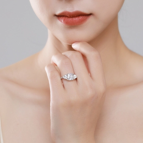 Anello a Tre Pietre in Argento Sterling 925 Con Zirconia a Taglio Smeraldo per Donna Gioielli di Lusso per Matrimonio e Fidanzamento