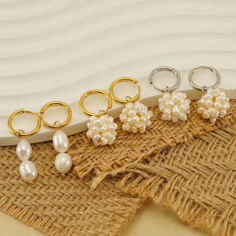 18K Vergoldete Edelstahl Creolen Mit Natürlichen Künstliche Perlen Anhängern Einfacher Vintage Schmuck Für Damen