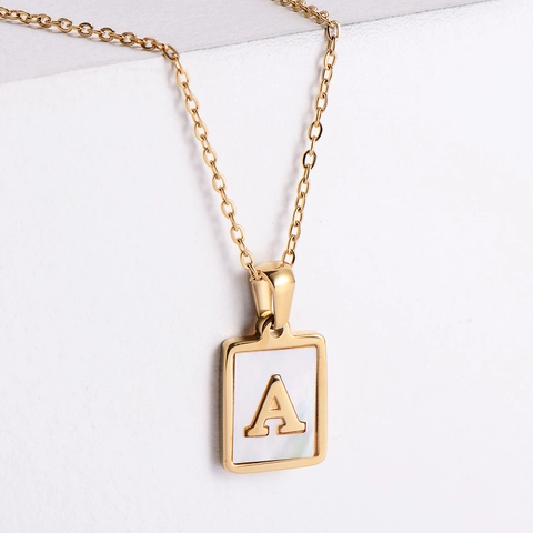Roestvrijstalen Initiële Halsketting 18K Verguld Vierkante Hanger Met Witte Schelp Inleg Alfabet Letternummer Halsketting Voor Dames Sieraden