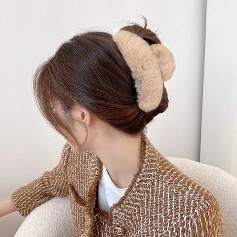 Large Plush Hair Claw Clip Faux Fur Fluffy Shark Hairpin Strong Hold Non Slip Autumn Winter Accessory For Women