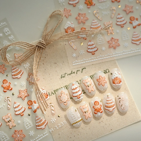 Adesivi Per Unghie 5D Rilievo Natale Omino Di Pan Di Zenzero Fiocchi Di Neve Bronzatura Decorazione Manicure DIY
