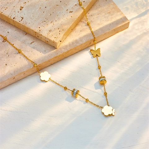 Collier Pendentif Papillon et Fleur en Acier Inoxydable pour Femme Chaîne de Clavicule Plaquée Or avec Strass Bijoux de Mode