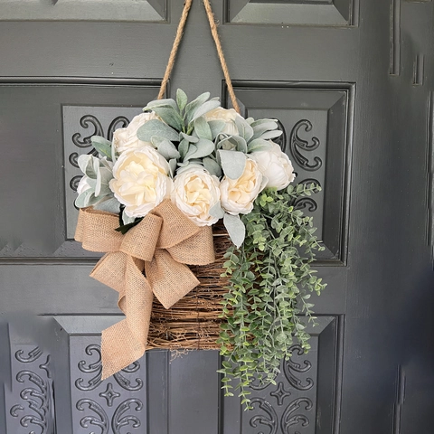 Künstliche Weiße Pfingstrose Blumen Rattan Korb Türbehang Deko Bauernhaus Rustikal Frühling Sackleinen Bogen Wandbehang