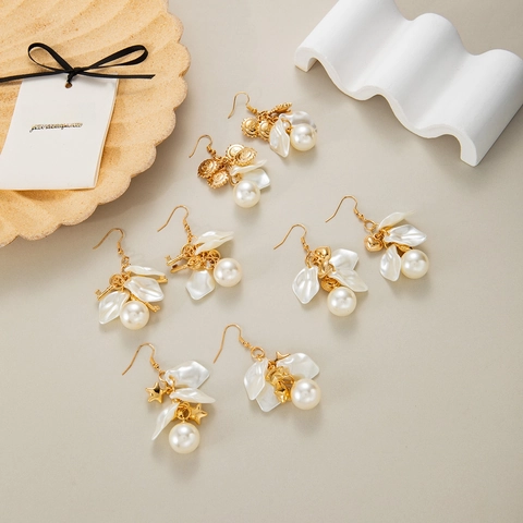 Pendientes Colgantes Elegantes Retro Franceses Con Perla Artificial Sintética Pétalos De Resina Blanca Y Poste De Cobre