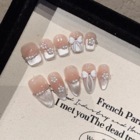 Unghie Finte Fatte a Mano Francese Nude Sfumato Occhio di Gatto Con Fiocco 3D Perle Artificiali Strass Decorazioni per Donna Matrimonio